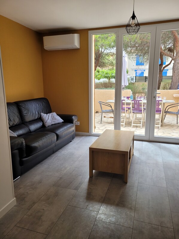 Living area - 4-bedroom house with outdoor space, sleeps 8 (Fleury)