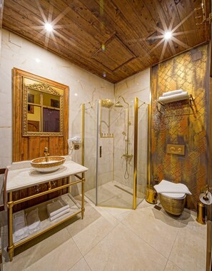 Family Double Room | Bathroom | Free toiletries, hair dryer, slippers, towels - Lereve Butik Otel (Antakya)