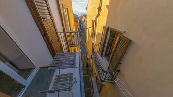 2 bedrooms, desk, iron/ironing board