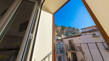 Comfort-studio | 2 makuuhuonetta, työpöytÀ, silitysrauta/-lauta