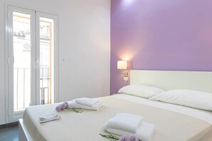 Desk, iron/ironing board - Maremio Apartments (Cefalù)