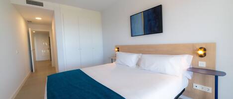 3 bedrooms, in-room safe, iron/ironing board, free WiFi