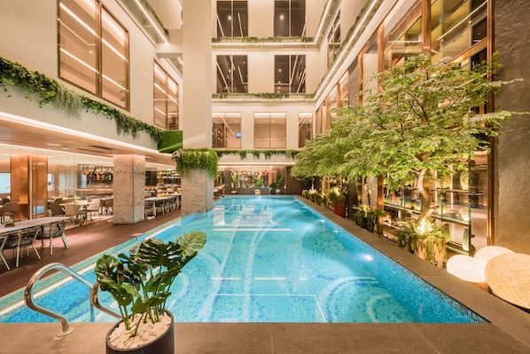 Indoor pool - Ashley Tanah Abang (Jakarta)