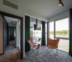 Apartamento Confort, terraza, vistas al río | Sábanas italianas Frette y ropa de cama de alta calidad