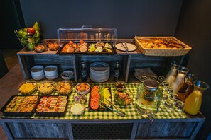 每日付費供應吃到飽自助式早餐