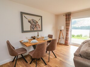 Cottage | Interior - Lochy Lookout (Spean Bridge)
