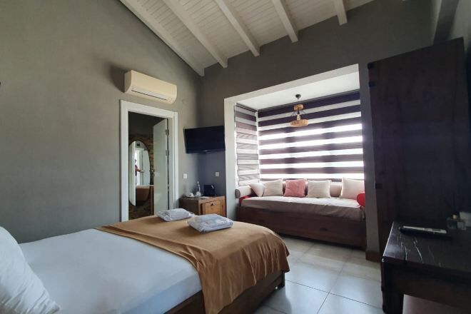 Hypo-allergenic bedding, memory foam beds, minibar