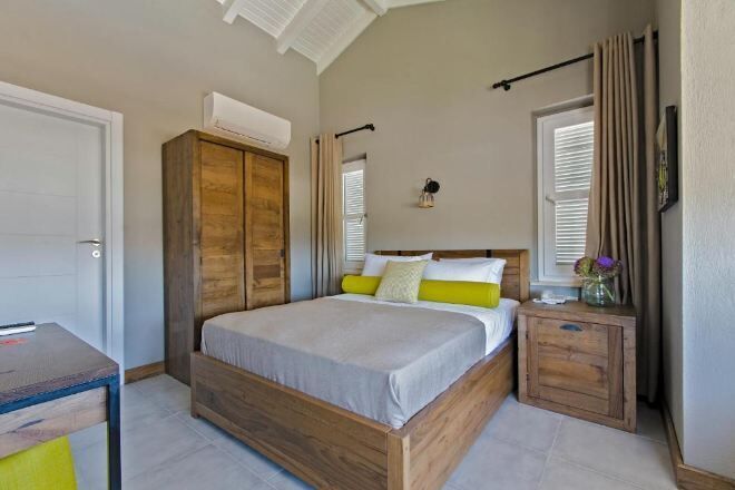 Hypo-allergenic bedding, memory foam beds, minibar