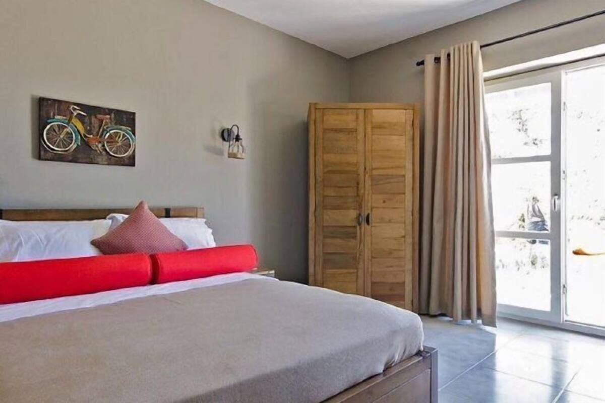 Hypo-allergenic bedding, memory foam beds, minibar