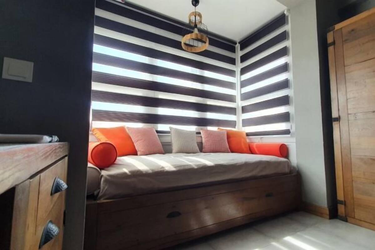 Hypo-allergenic bedding, memory foam beds, minibar