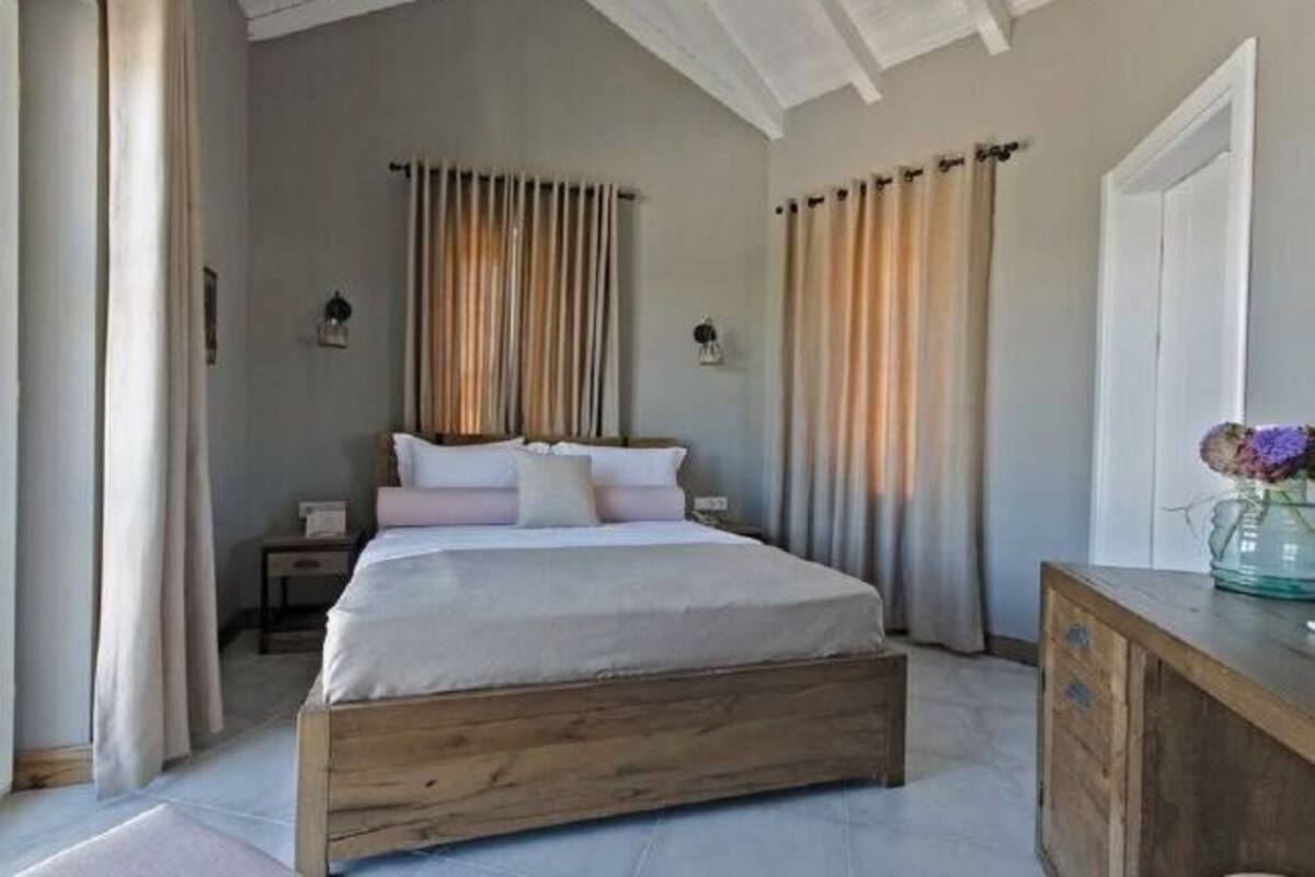 Hypo-allergenic bedding, memory foam beds, minibar