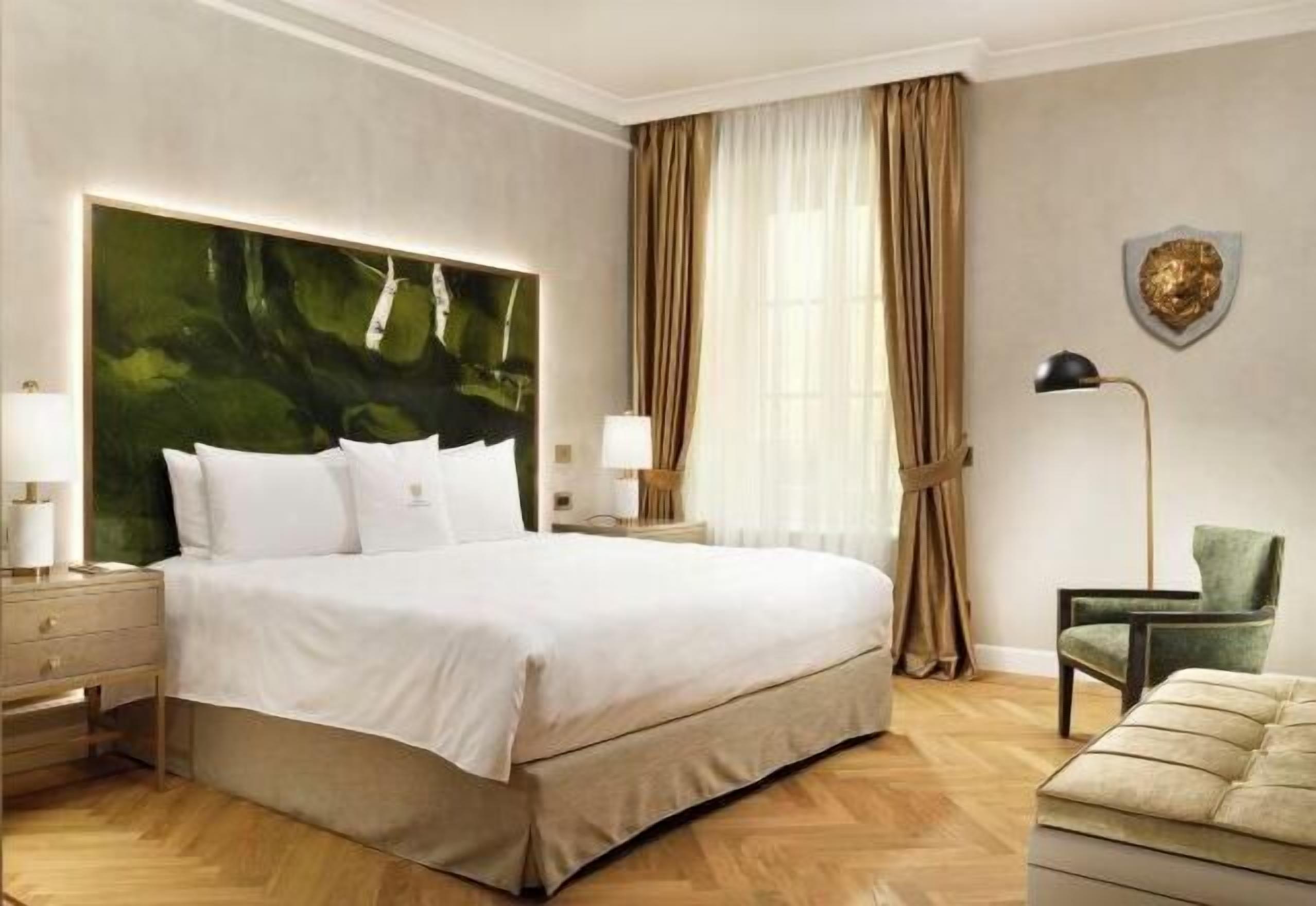 Premium bedding, down comforters, minibar, in-room safe