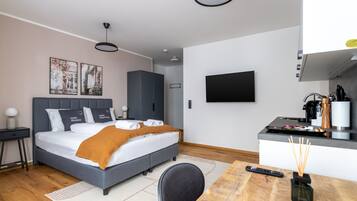 Suite (limehome Villach Gerbergasse) | Area soggiorno | Smart TV