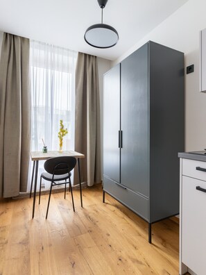 Single Suite (limehome Villach Gerbergasse) | Aire de séjour | Téléviseur connecté