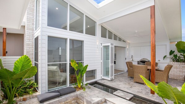 Outdoor dining - Unwind - Pet Friendly - 1 Min Walk to Beach (Culburra Beach)