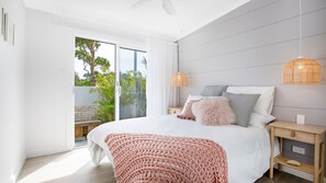 2 bedrooms, iron/ironing board, travel crib, free WiFi - Unwind - Pet Friendly - 1 Min Walk to Beach (Culburra Beach)