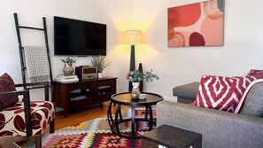 TV, video games, streaming services - Wayfarer Cottage-walk to town, pet friendly (Daylesford)