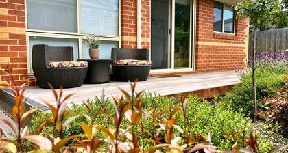 Wayfarer Cottage-walk to town, pet friendly