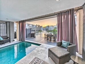 A heated pool - Luxury Home, Elevator. Star Wars Kids Room, Free Heated Pool, Lagoon View, 3 Blocks to Beach (Hilton Head Island)