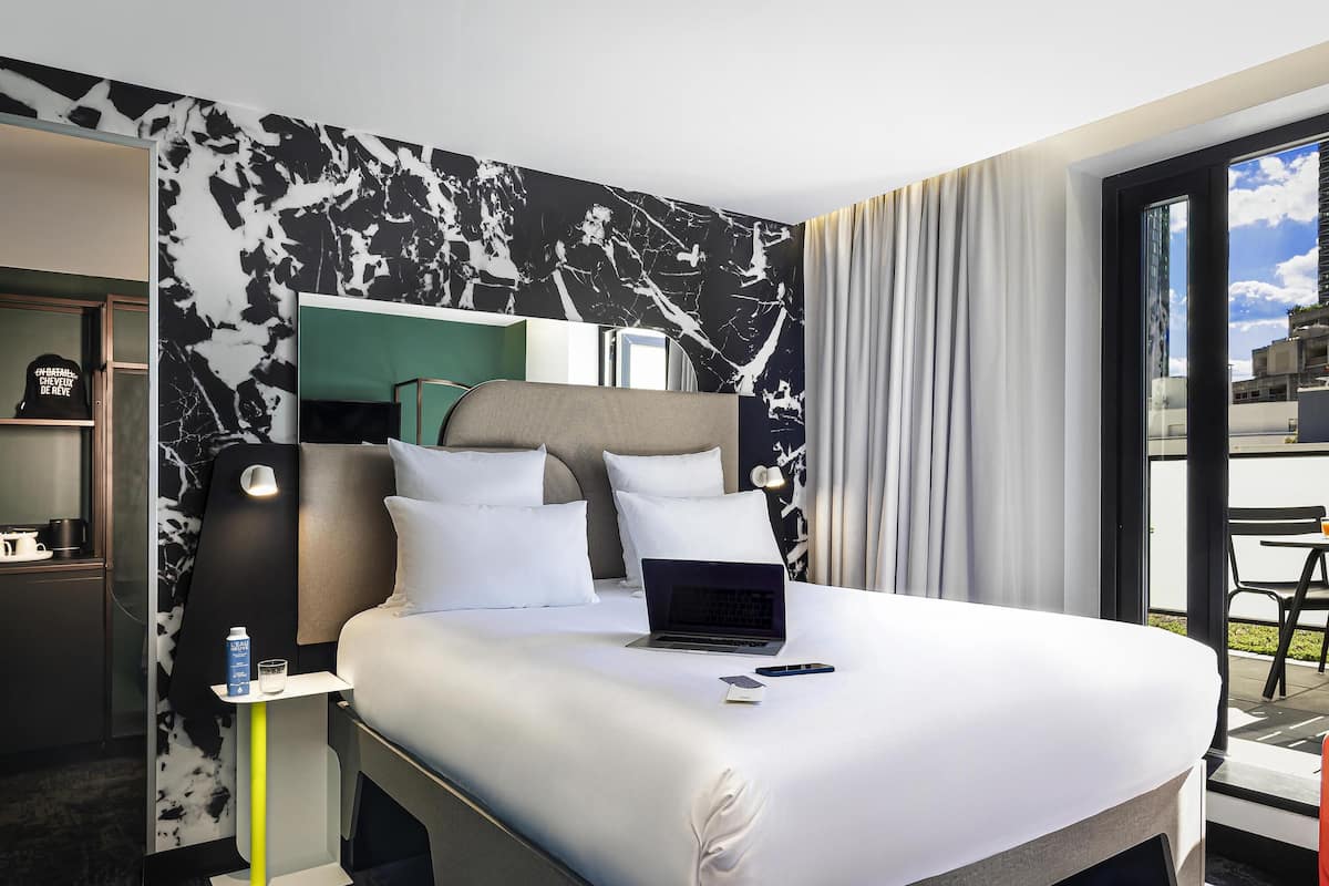 Habitación, balcón (Tribe Extra) | Ropa de cama de alta calidad, colchones con acolchado adicional, minibar