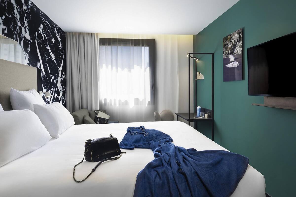 Room, Multiple Beds | Premium bedding, pillowtop beds, minibar, in-room safe
