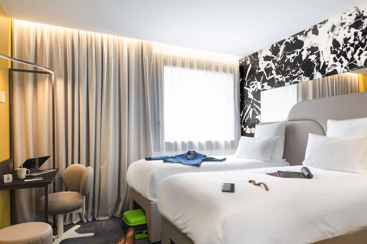 Room, 2 Single Beds | Premium bedding, pillow-top beds, minibar, in-room safe