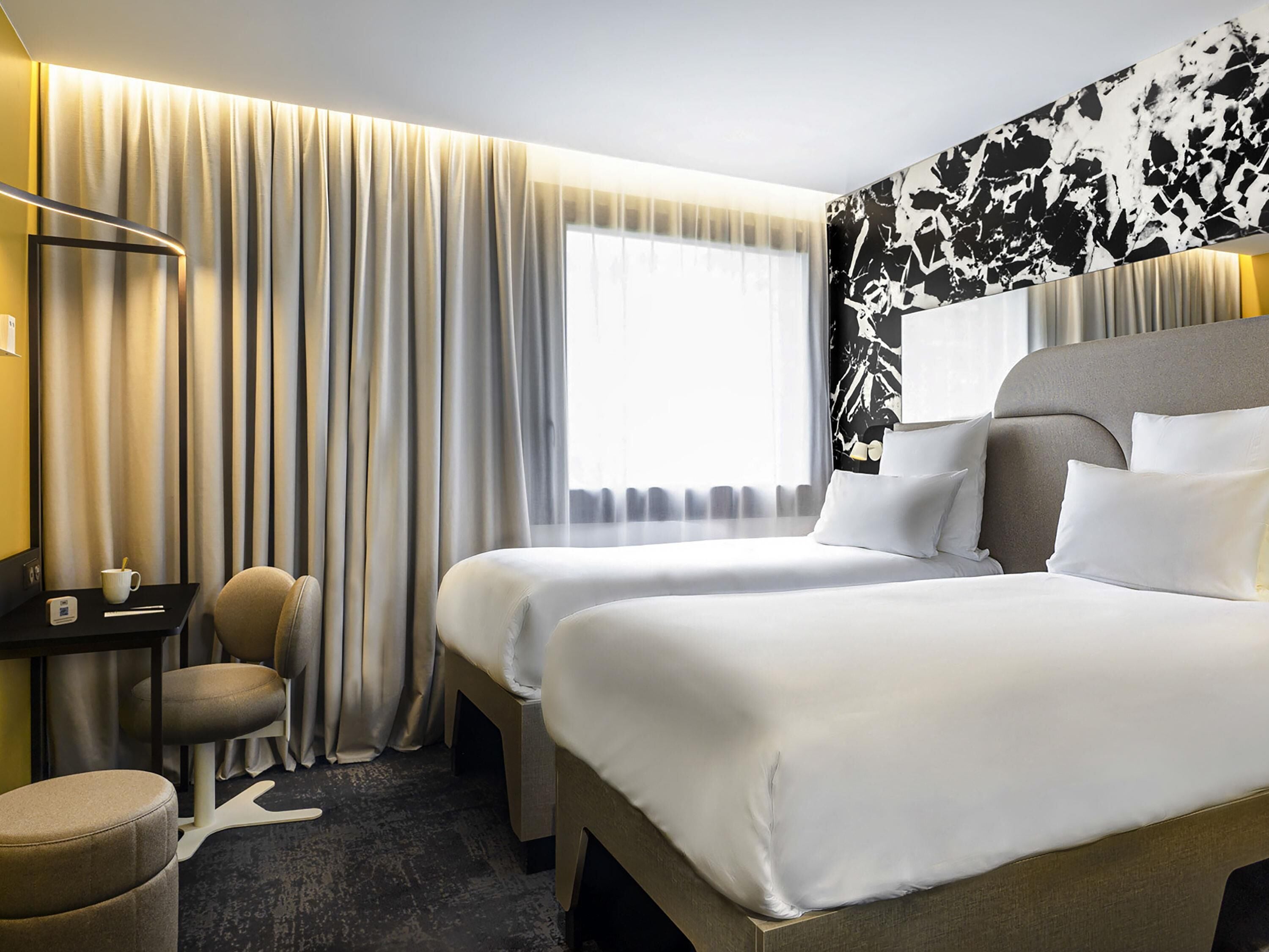 Quarto, 2 camas de solteiro | Roupas de cama premium, camas com colchões pillow-top, frigobar