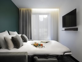 Habitación, 1 cama doble con sofá cama, terraza (Tribe Max) | Ropa de cama de alta calidad, colchones con acolchado adicional, minibar