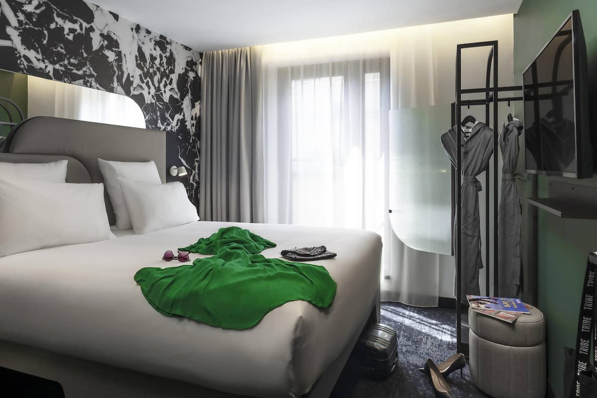 Premium bedding, pillowtop beds, minibar, in-room safe