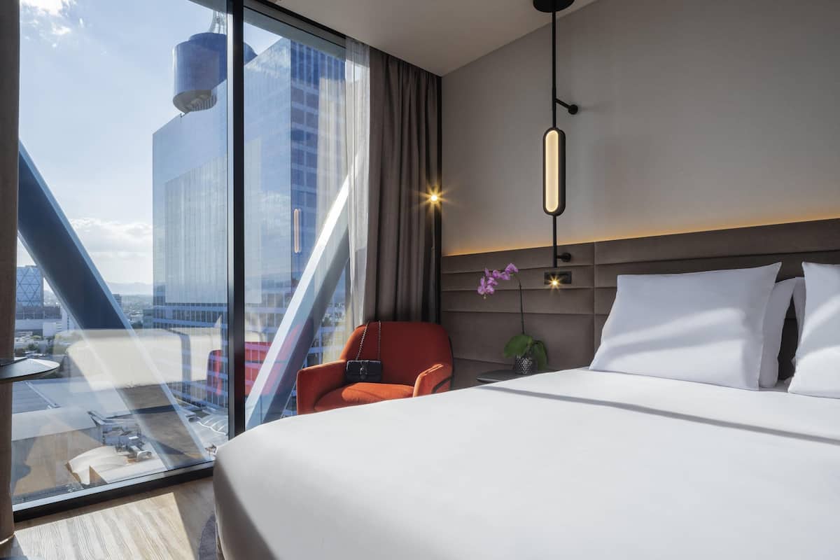 Minibar i caixa forta a l'habitació
