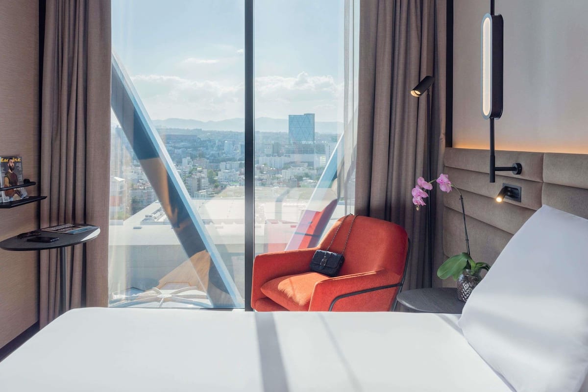 Minibar, in-room safe, laptop workspace, blackout drapes