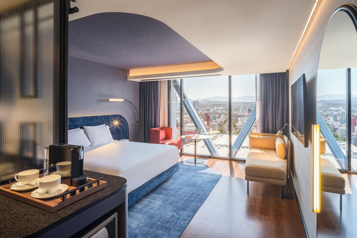 Minibar, in-room safe, laptop workspace, blackout curtains
