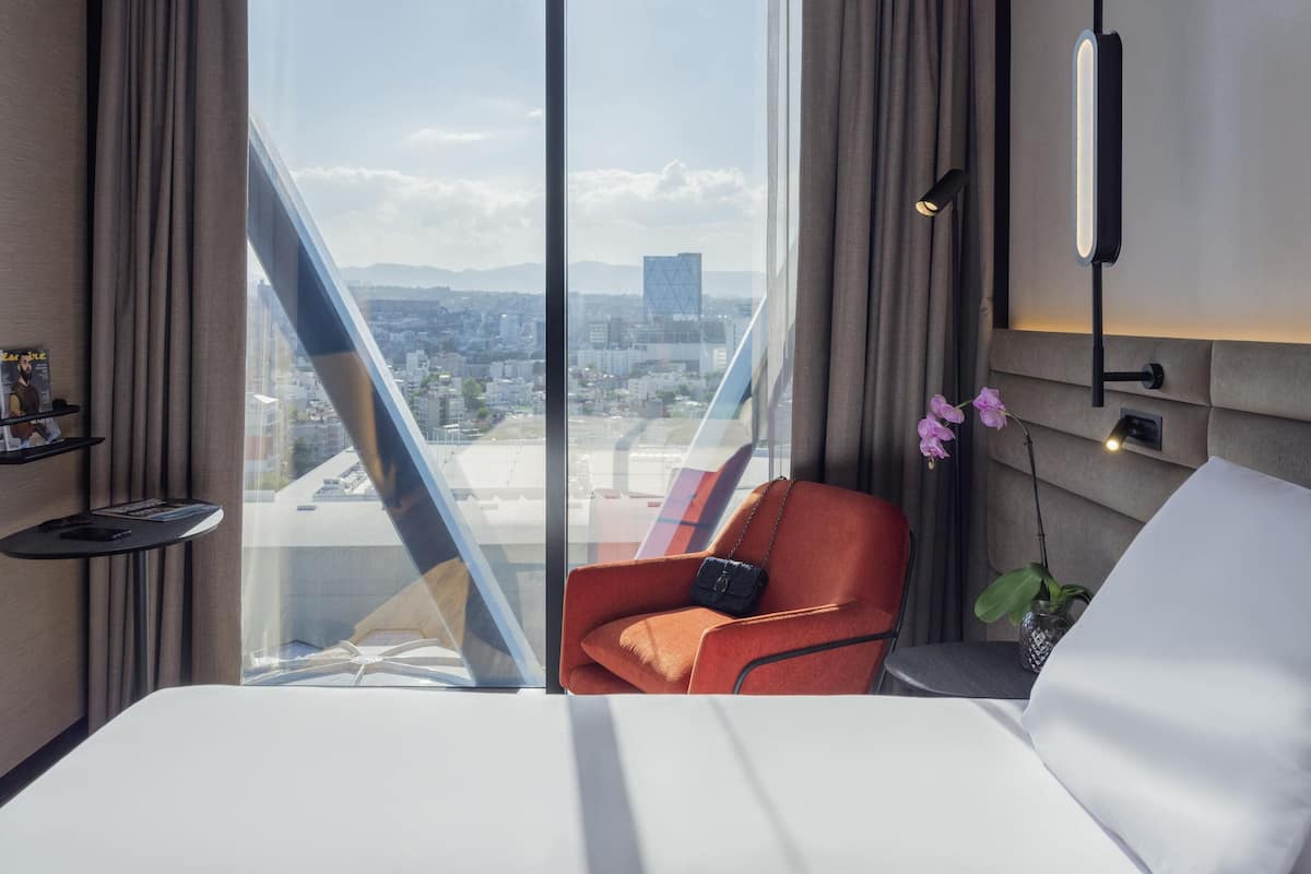 Minibar i caixa forta a l'habitació