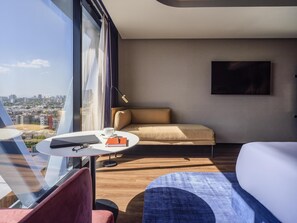 Suite supérieure, 1 très grand lit | Minibar, coffre-fort, espace de travail pour ordinateurs portables