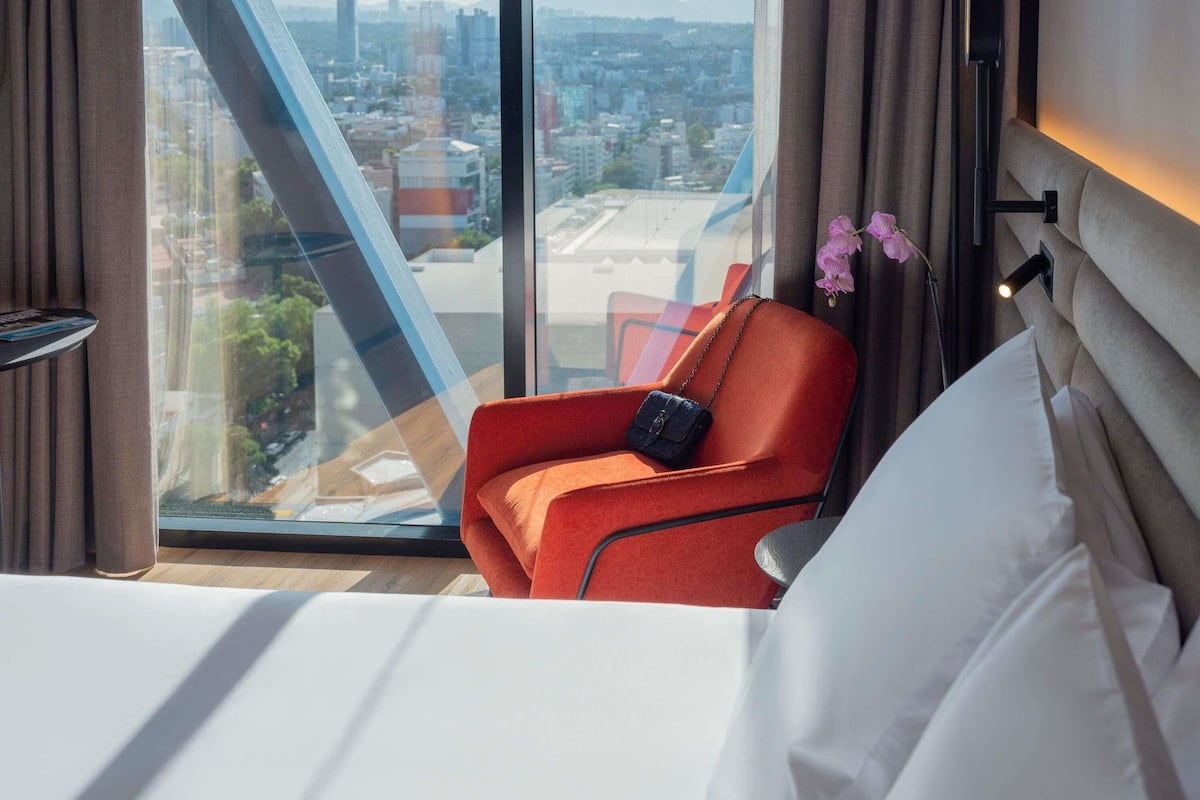 Minibar, in-room safe, laptop workspace, blackout drapes