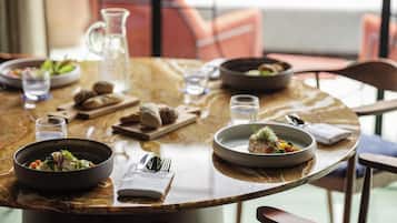 Se sirven desayunos, almuerzos, cenas y cocina mexicana