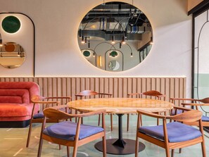 Petit déjeuner buffet (365 MXN par personne)