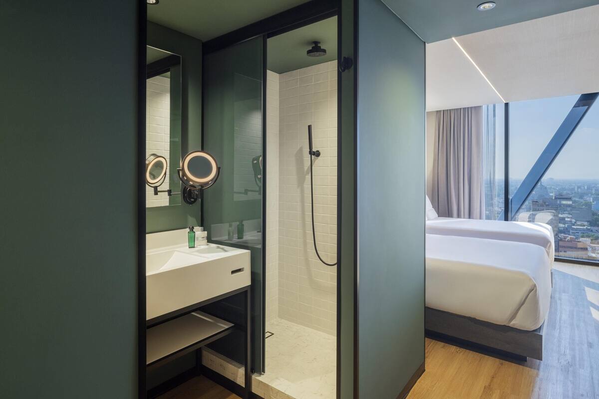 Minibar, caja fuerte, espacio para trabajar con un portátil