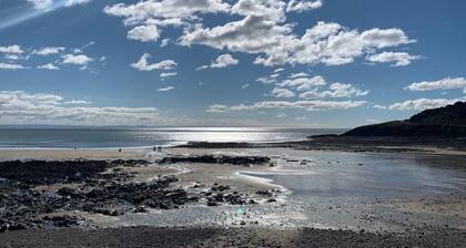 Spacious, Stylish House - 500 yards to the sea front