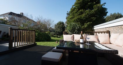 Spacious, Stylish House - 500 yards to the sea front