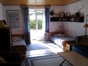 4 bedrooms, iron/ironing board, free WiFi, wheelchair access