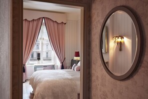 Deluxe Double Room | Minibar, in-room safe, desk, soundproofing - The Leo Grand (Vienna)