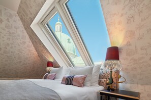 Dubbelrum (Sky Royal) | Minibar, värdeförvaringsskåp på rummet, skrivbord och ljudisolering