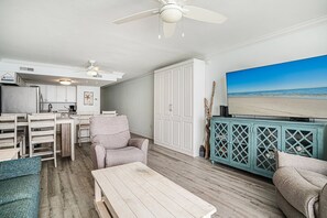 Condo, 1 habitación | Área de sala de estar | Televisión 