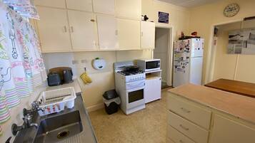 Jääkaappi, mikroaaltouuni