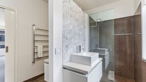 Bathtub, hair dryer