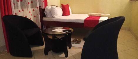 1 chambre, fer et planche à repasser, Wi-Fi gratuit, draps fournis