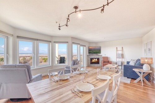 AMAZING OCEAN VIEW, Pets Ok, Steps to Town and Beach (StayS)