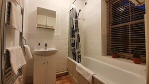 Apartemen Mewah, kamar mandi pribadi, pemandangan kota (2 Bedrooms) | Kamar mandi