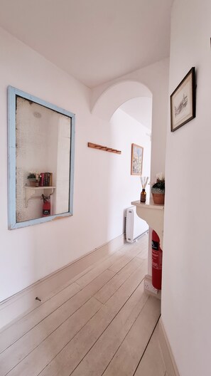 Apartemen Mewah, kamar mandi pribadi, pemandangan kota (2 Bedrooms) | Lobi